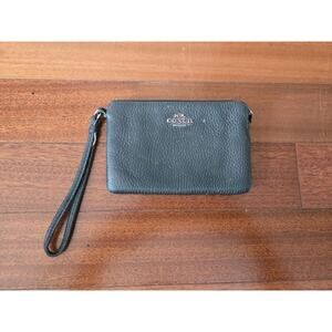 Distressed Corner Zip Wristlet - Black